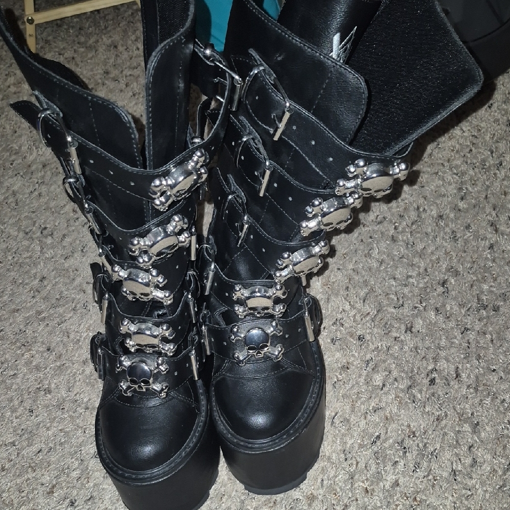 Black Platform Skull Buckle Boots